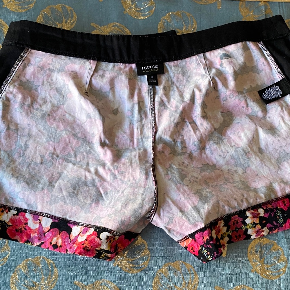 Nicole by Nicole Miller Floral Shorts - Pink and Black - Picture 13 of 14